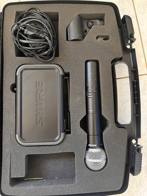 Shure Beta wireless microphone SM58 PGX2 with PGX4 transmitter