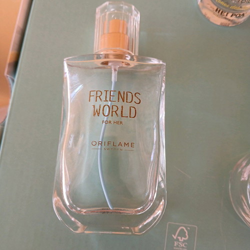 Collection of 8 empty perfume bottles like new