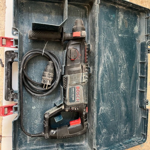 Bosch Professional GBH 2-26 DBR and GSH 3E rotary hammers used