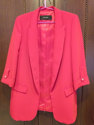 Women's blazer like new, red with buttoned sleeves