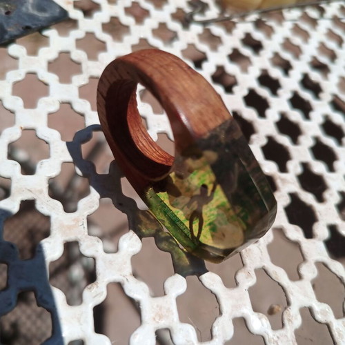 Handmade ring with wooden and cold glass, size 58, like new