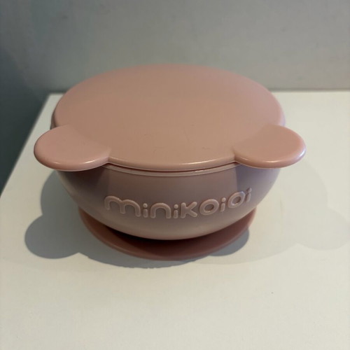 Minikoioi feeding set like new with bowl, spoon and LOVI bib