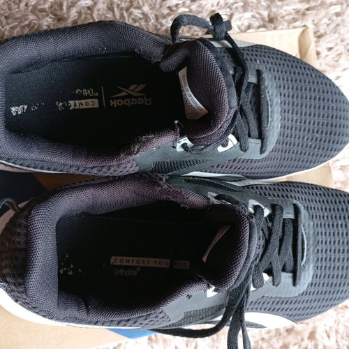 Reebok athletic shoes used, size 39, black with defect