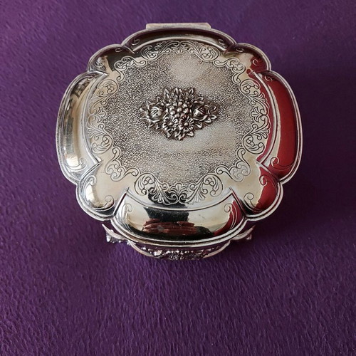 Gianniotiki jewelry box like new