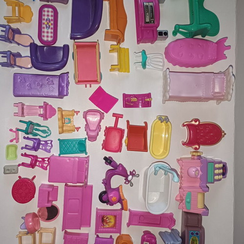 Shelly/Kelly doll furniture set, 25+ pieces
