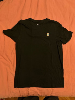 Nike men's t-shirt black cotton like new, size L