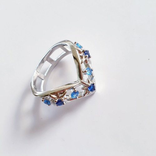 Silver 925 ring with blue zircon stones size 57 like new