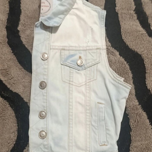 Pink Woman sleeveless denim vest like new, size S, blue