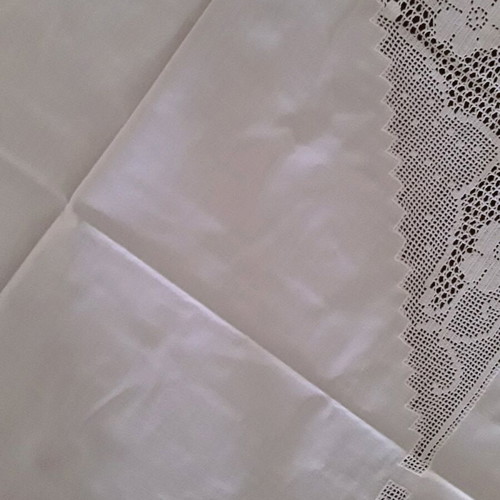 Tablecloth new 1.25x1.25 m square with crochet