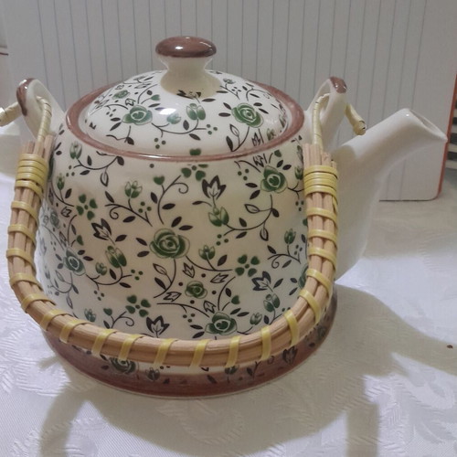 Porcelain teapot 700 ml with strainer, like new, white with green flowers