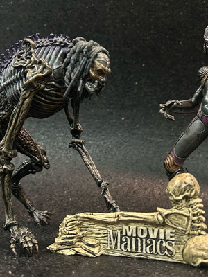 Patrick & Eve Species Series 1 Movie Maniacs McFarlane’s 9” action figures used, set of 2