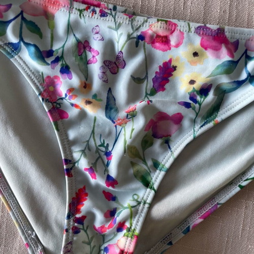 Girls' swimsuit 12 years like new with fantastic colors and fit