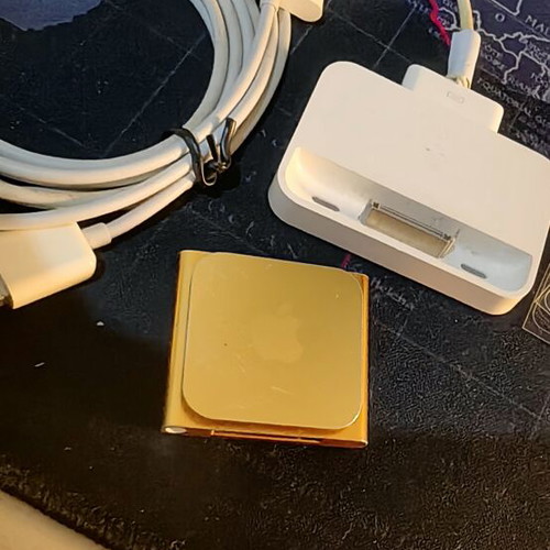 Apple iPod Nano 6th Gen 8GB Gold Like New