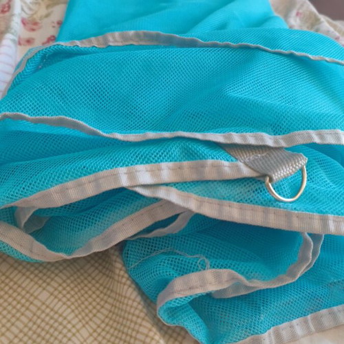 Large beach towel like new, sand-resistant