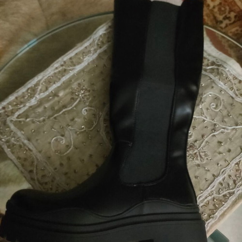 Boots new, black with side zipper and 4.5 cm heel