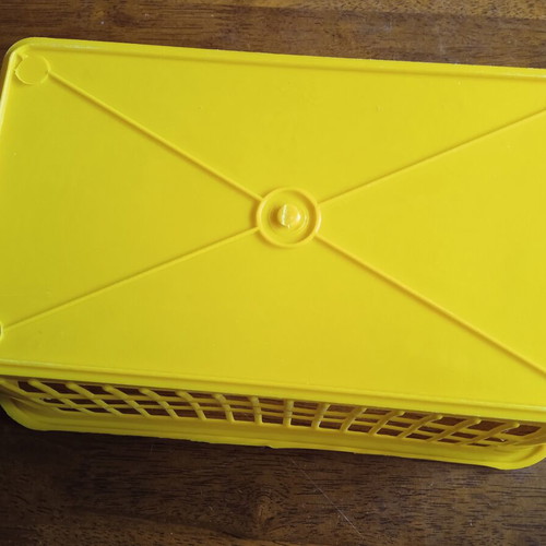Plastic rectangular basket like new, 27.5x16.5x9.5 cm