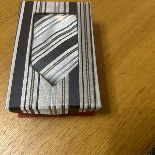 Silk men's tie new in gift box with shirt cufflinks