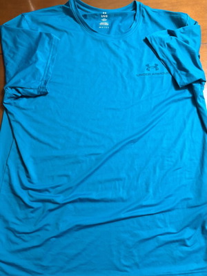 UNDER ARMOUR T-SHIRT (XL)