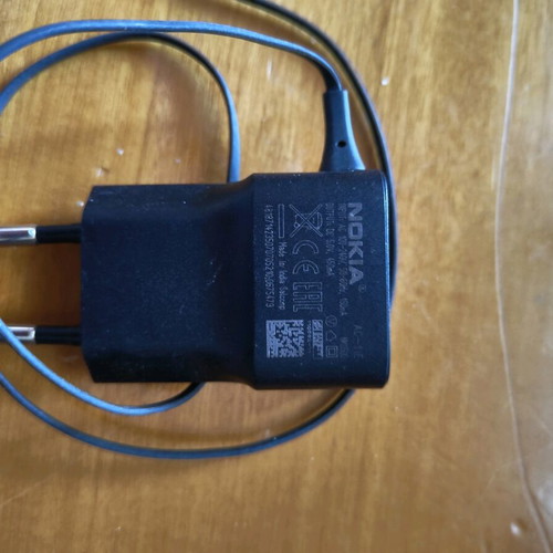 Nokia AC-11E charger like new with thin 2mm plug