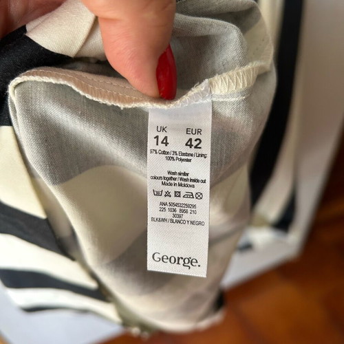 Dress No 14 / 42 like new, cotton satin fabric