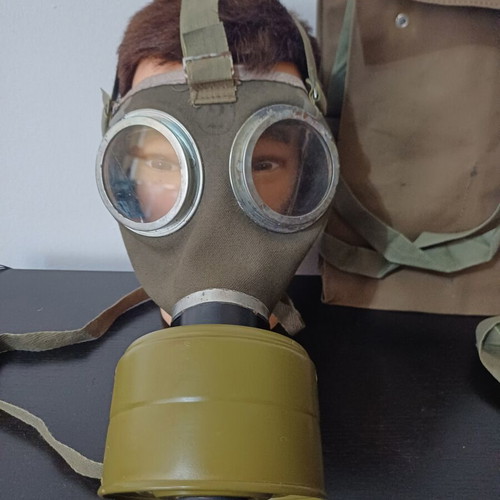 M75 Hungarian Military Gas Mask set like new with filter and case