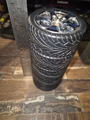 Thermos wheel like new with tire-patterned exterior