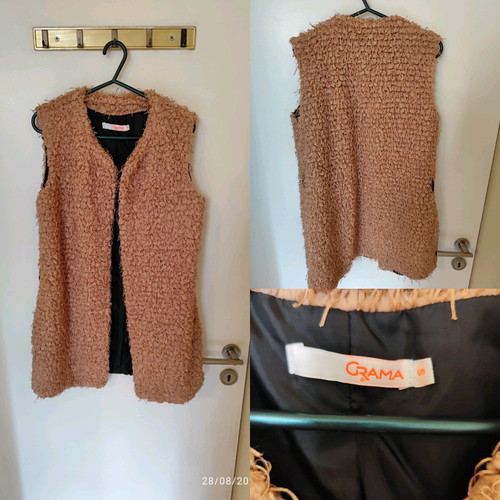 Bouclé vest salmon like new, size small with black belt
