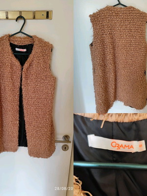 Bouclé vest salmon like new, size small with black belt