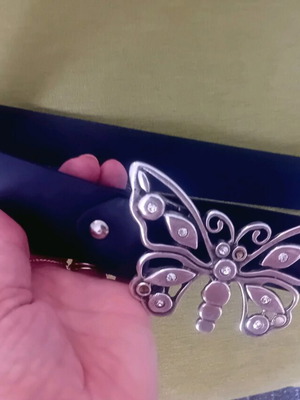 Δερμάτινη ζώνη με σχέδιο πεταλούδα σαν καινούργια, μαύρη