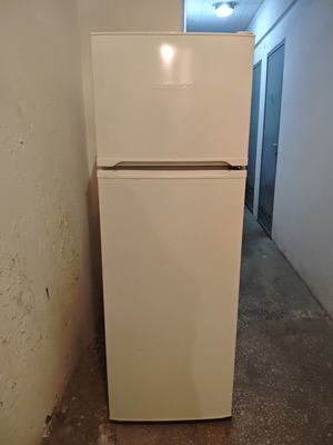 Liebherr 217L fridge freezer, fully functional