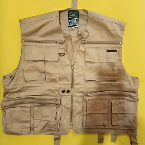 Fishing vest new, beige with 22 pockets