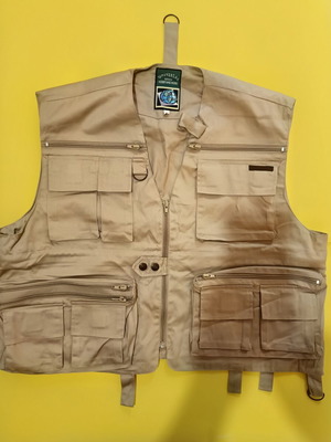 Fishing vest new, beige with 22 pockets