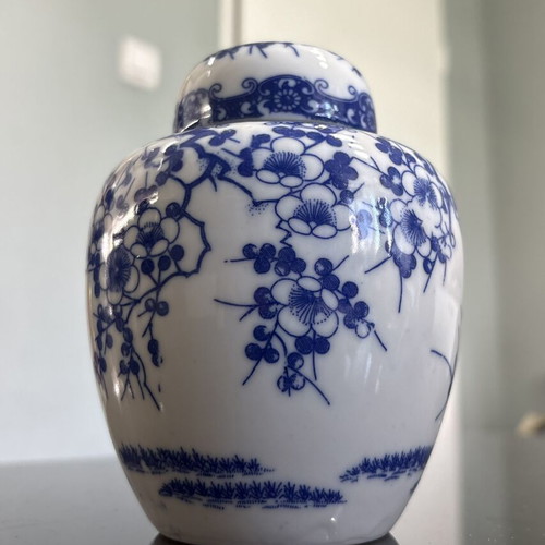Nippon Sakura porcelain jar with double lid like new