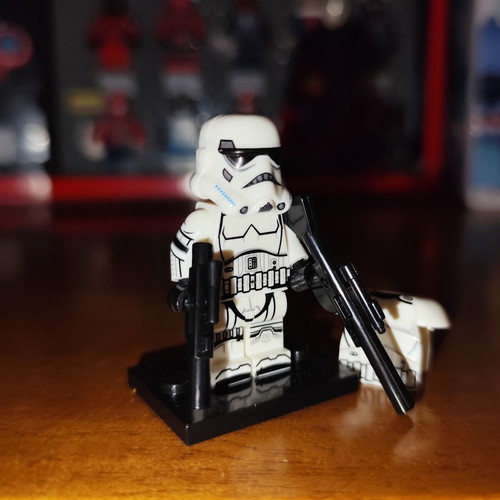 Stormtrooper minifigure with base and blasters, Star Wars