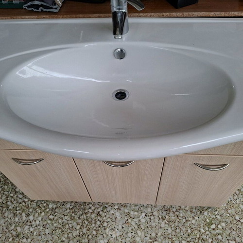 Sink with cabinet like new