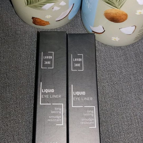 Lavish Care shower gels and eye liners new, set of 2+2