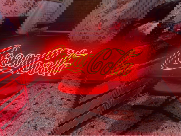 VINTAGE ΦΩΤΕΙΝΗ ΤΑΜΠΕΛΑ / ΕΠΙΓΡΑΦΗ COCA COLA