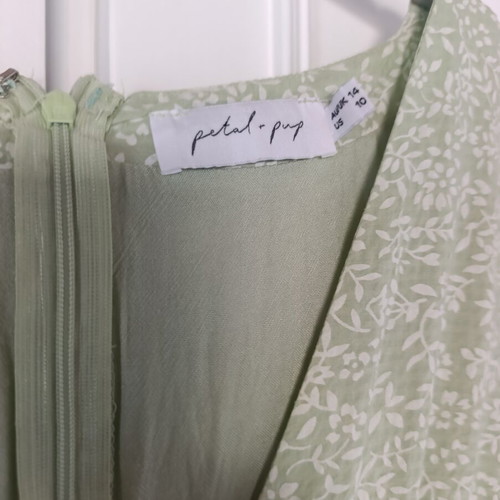 Mini floral dress like new, size M, white and green