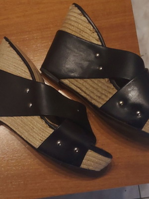 Παντόφλες-πλατφόρμες Jessica Simpson, μέγεθος 39, ελαφρώς φθαρμένες