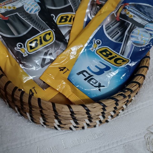 BIC men's razors, pack of 4, 3 Flex and 4 Flex blades