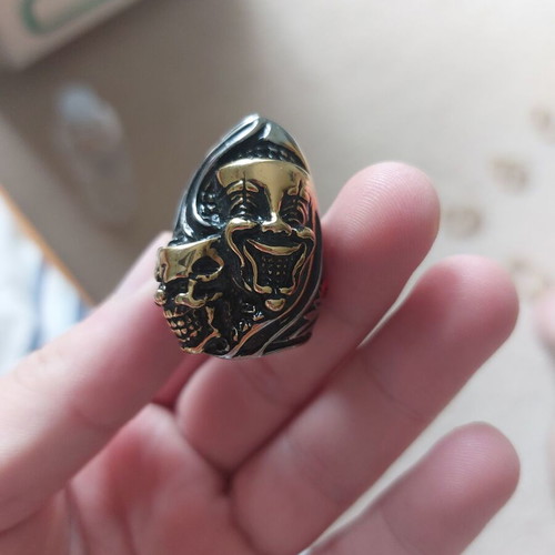 Gothic skull ring like new, silver color
