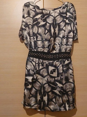 Romeo & Juliet Couture short dress black gray silver like new Size Large