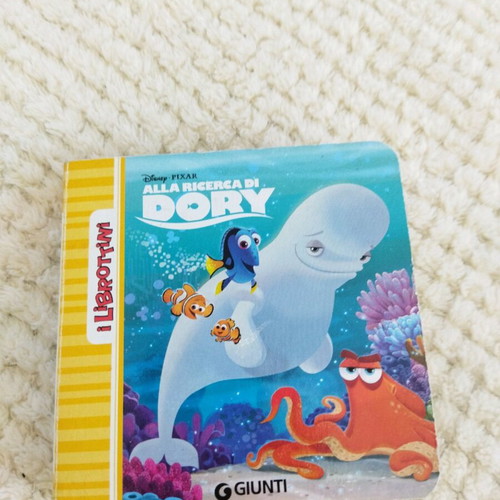 Storybook in Italian from the movie Finding Dory like new