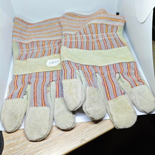 Work gloves reinforced with leather like new
