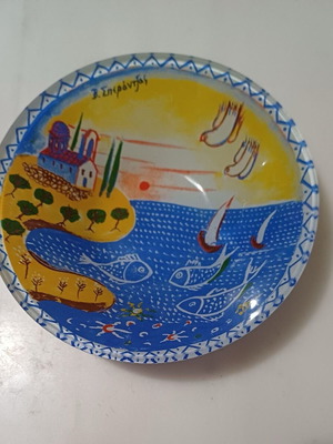 Glass decorative bowl signed by Vasilis Sperantzas like new