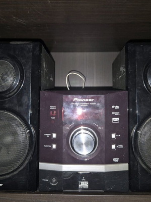 Pioneer stereo 2.0 X-MF3DVD-1 like new