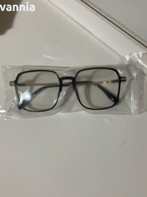 Myopia glasses -1 with giópter wrong frame