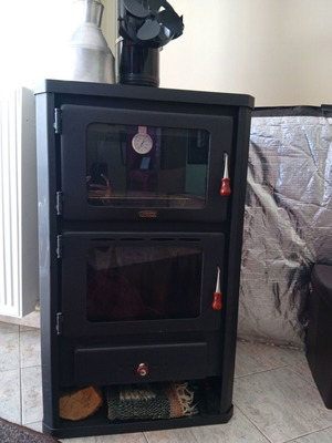 Prity wood stove with oven 14kw like new