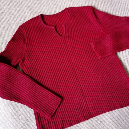 Wool women's sweater size L like new, red