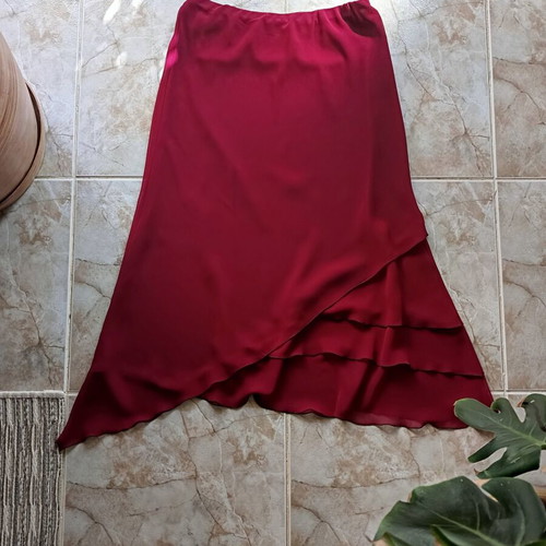 Formal skirt red, like new, elastic waist, size XL 42 14